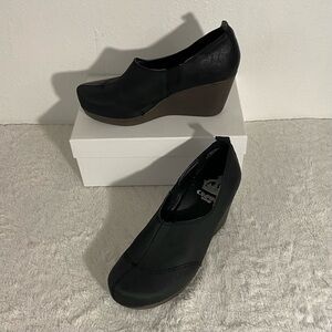 Crown Vintage Black Leather Slip On Wedges Women’s Size 8 M
